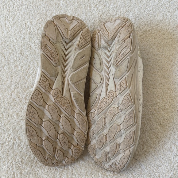 HOKA Clifton 8 Men’s 10. Used with minor wear. See pics for details. - Picture 8 of 8